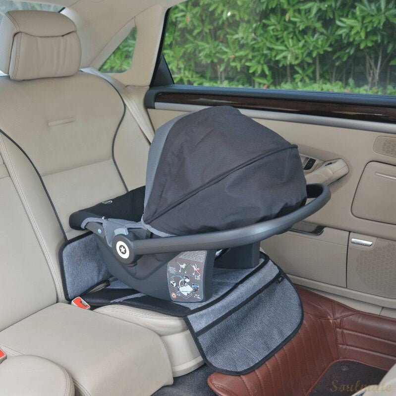 Auto mit Kindersitz auf Altabebe Autositzauflage